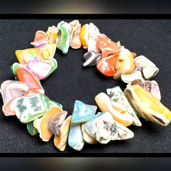 Women's Bracelet Beaded Stretch Shell MOP Rock Chip Multicolor - Picture 1 of 1